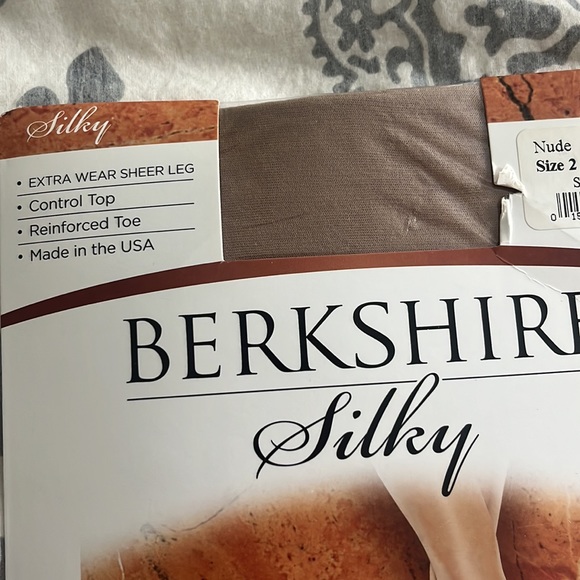 BERKSHIRE PANTYHOSE NWT - Picture 2 of 3